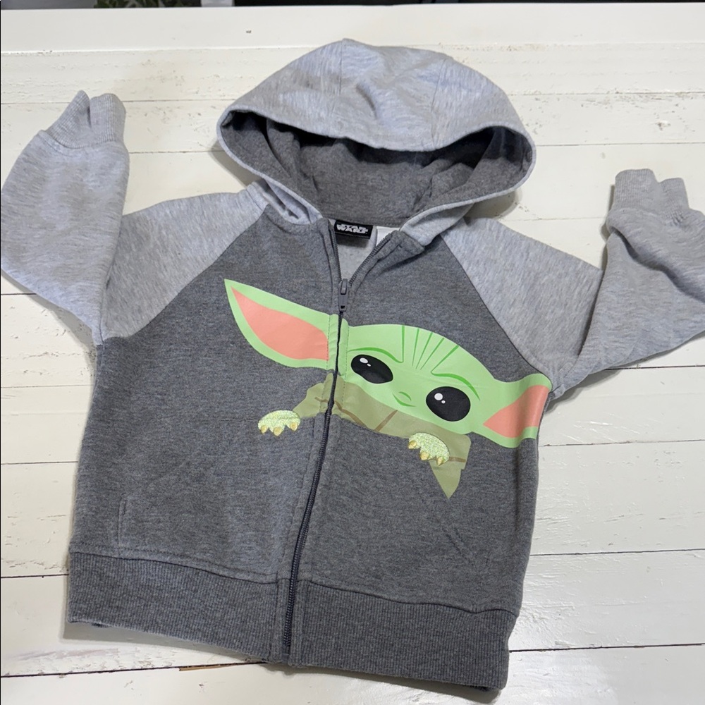 🧡3T Star Wars Kids Gray Hoodie with Green Mandalorian graphic Design